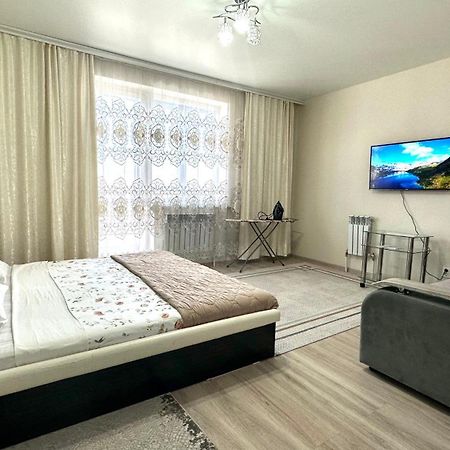 1 Комнатная Драмтеатр 1Bedroom Apartment Ustʼ-Kamenogorsk Esterno foto