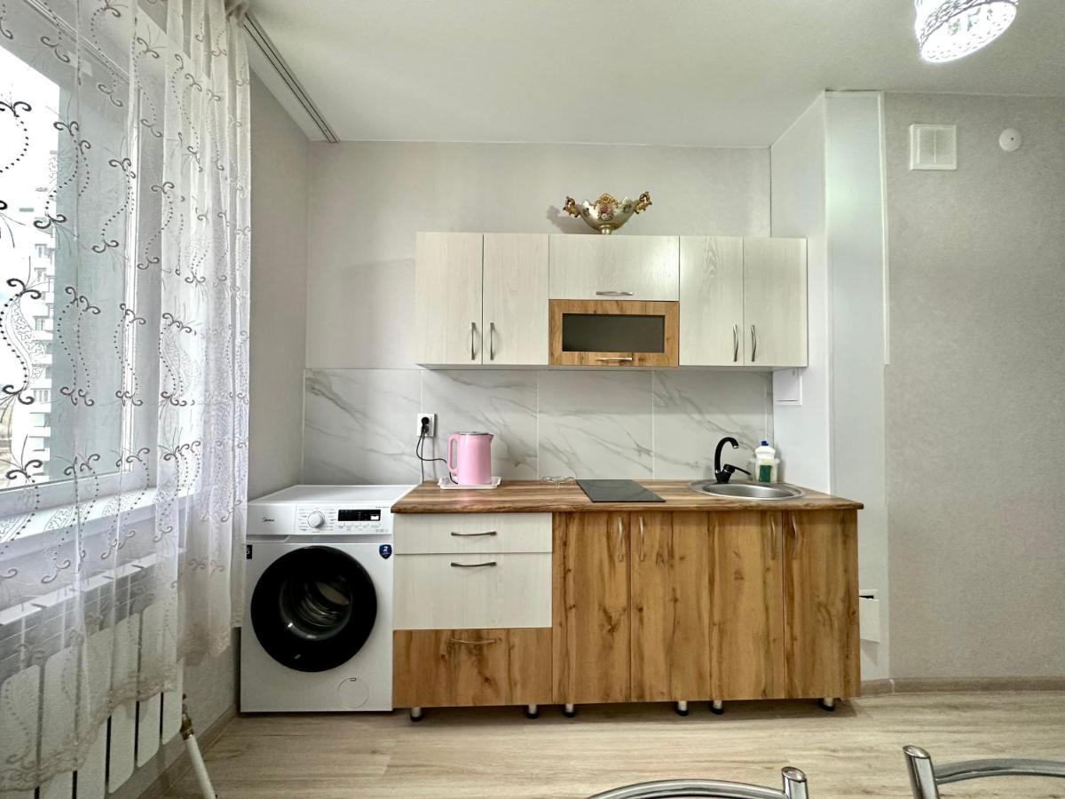 1 Комнатная Драмтеатр 1Bedroom Apartment Ustʼ-Kamenogorsk Esterno foto
