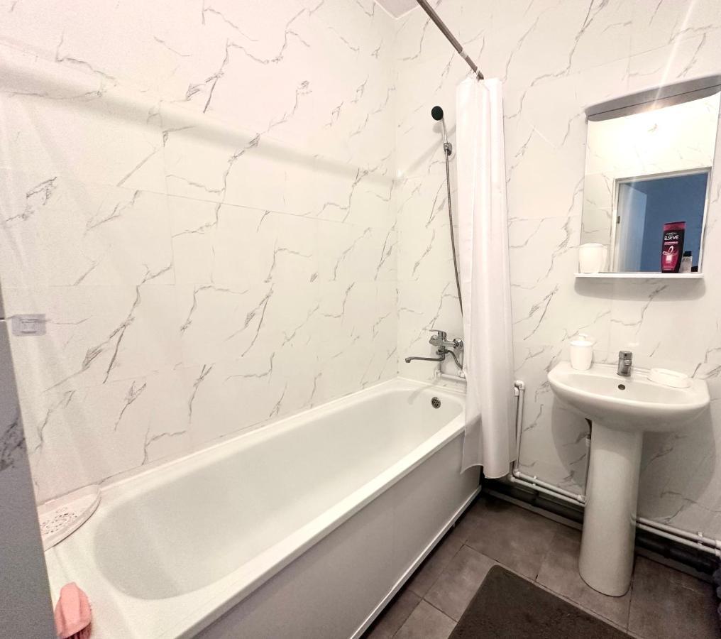1 Комнатная Драмтеатр 1Bedroom Apartment Ustʼ-Kamenogorsk Esterno foto